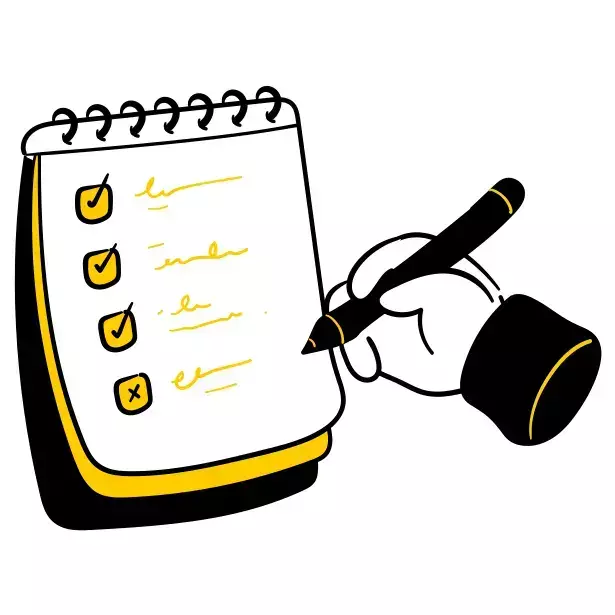 Eine Hand schreibt eine Checkliste auf einen Notizblock